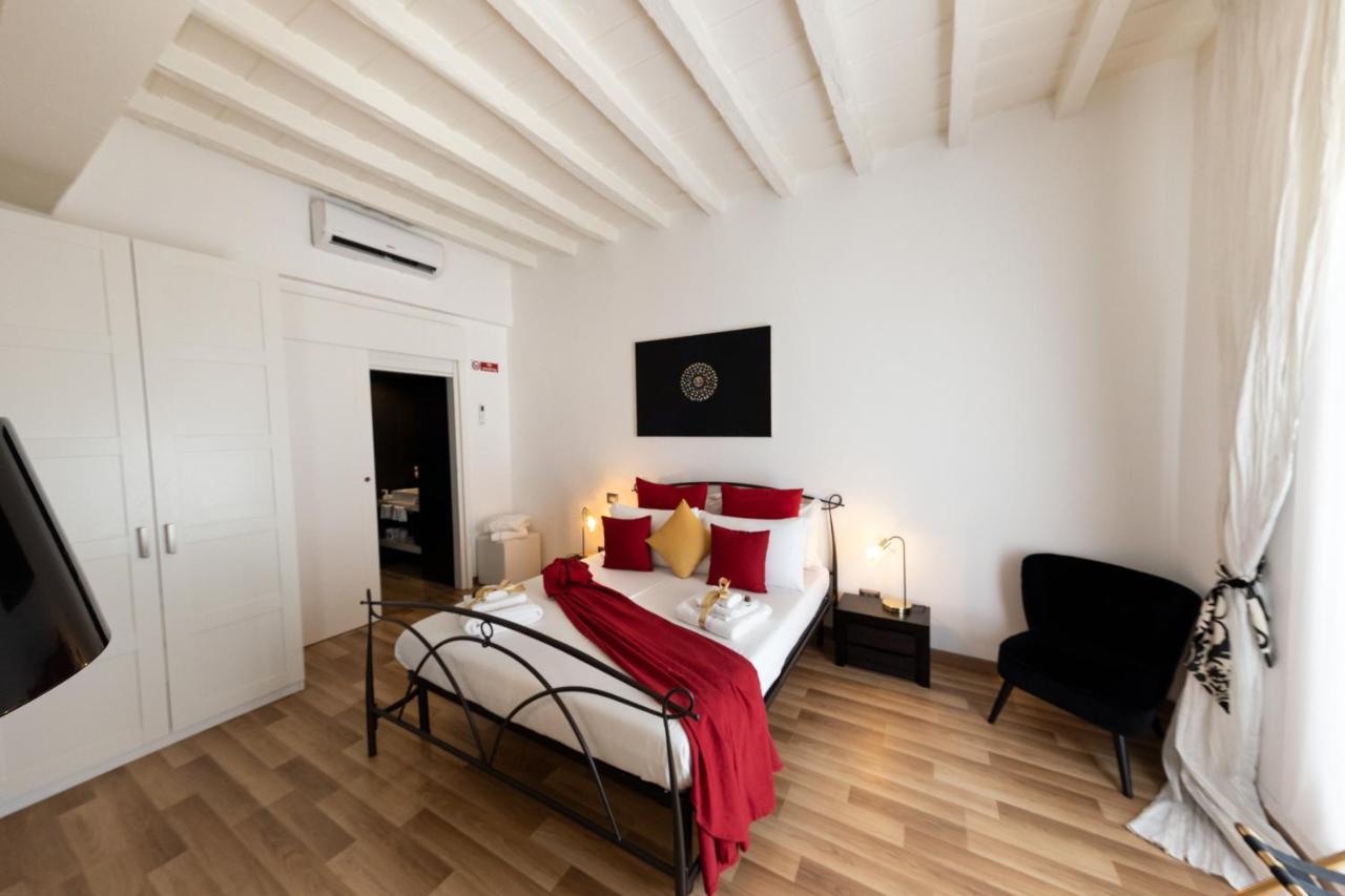 Barcaccia Luxury Suites โรม ภายนอก รูปภาพ
