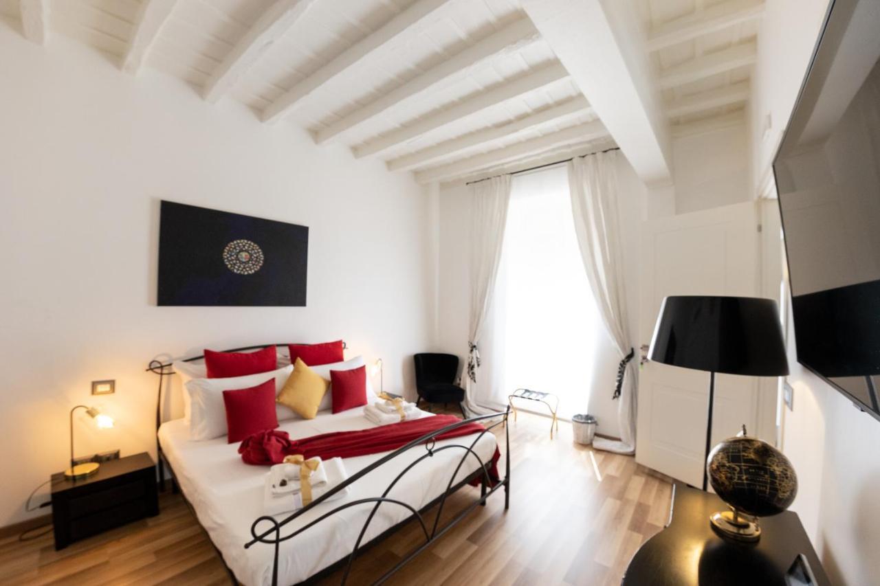 Barcaccia Luxury Suites โรม ภายนอก รูปภาพ